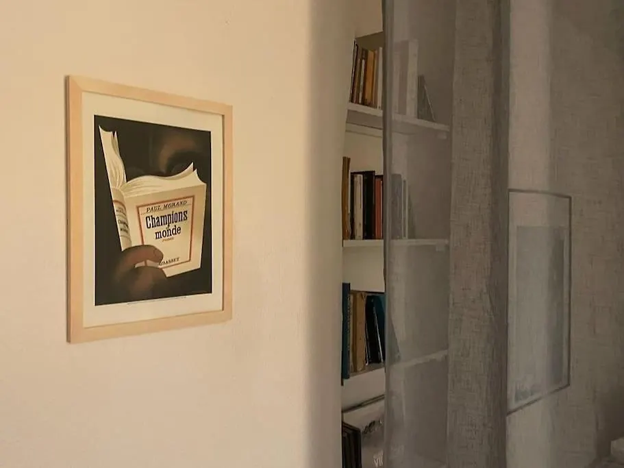 Joli Boheme Sous Les Toits De Париж