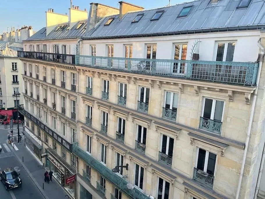 Joli Boheme Sous Les Toits De Paris